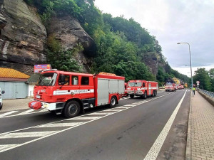 Na pomoc Hřensku vyrazili i jihočeští hasiči