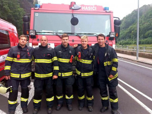 Na pomoc Hřensku vyrazili i jihočeští hasiči