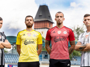 Nové dresy Dynama pro nadcházející sezonu. Foto: SK Dynamo České Budějovice