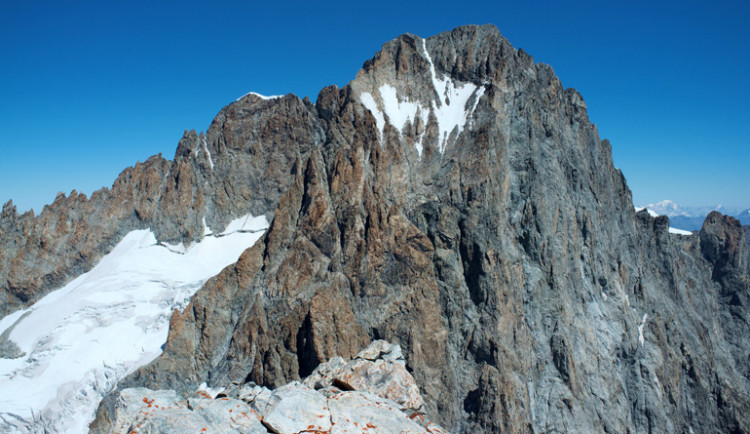 Zlá zpráva z Francie. Pár ze Žďáru nad Sázavou zahynul, jejich těla nalezli v trhlině hory
