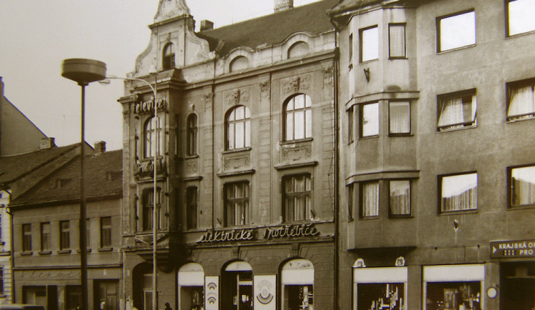 Domy č. 49, 51 a 53 na Lannovce v 80. letech.