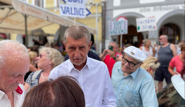 VIDEO, FOTO: Setkání Andreje Babiše s občany předčasně ukončilo nahlášení atentátu