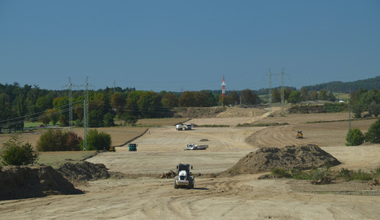 Kvůli nově budované části D4 začnou v srpnu odstřely skal u Milína