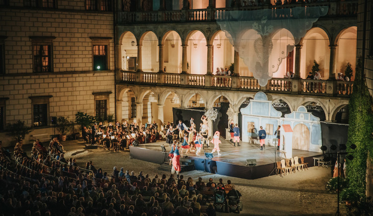 Opera Carmen rozezní nádvoří jindřichohradeckého zámku v sobotu 27. srpna