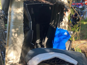 Na Českokrumlovsku havaroval kamion. Hasiči řidiče vyprošťovali desítky minut