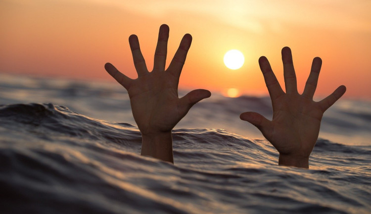 drowning-g5b6969e2e_1280