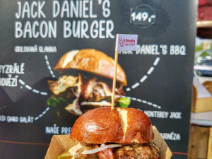 Burger Street Festival veze do Budějc více než tunu hovězího