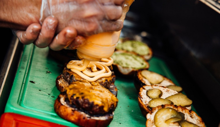 Burger Street Festival veze do Budějc více než tunu hovězího