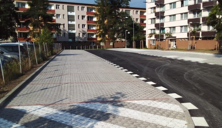 Ve Staroměstské je nové parkoviště. Vyšlo na více než 3 miliony korun