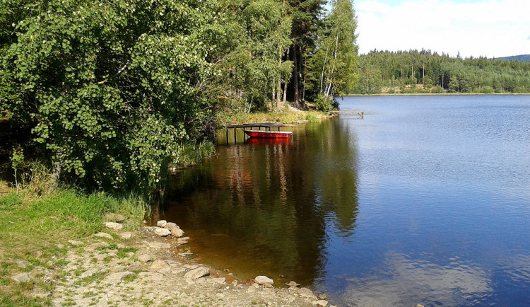 Po několika měsících končí revitalizace nejvýše položeného rybníku v Česku
