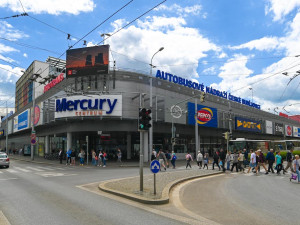 Bezpečněji na cesty i nákupy. Mercury posiluje s městskou policií ochranu nádražní čtvrti