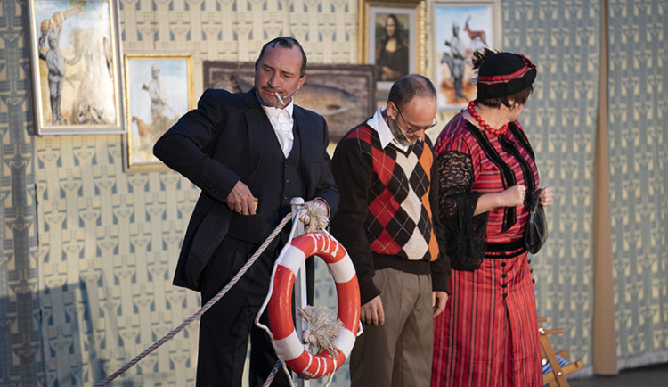 V srpnu do letňáku na Saturnina a Dívčí válku