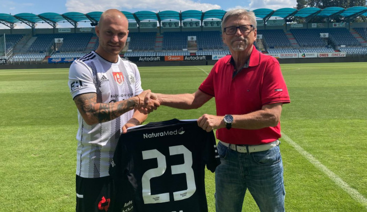 Jakub Hora (vlevo) a majitek klubu Vladimír Koubek.