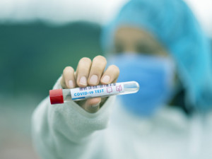 Počet nových případů koronaviru na jihu Čech klesá už třetí týden
