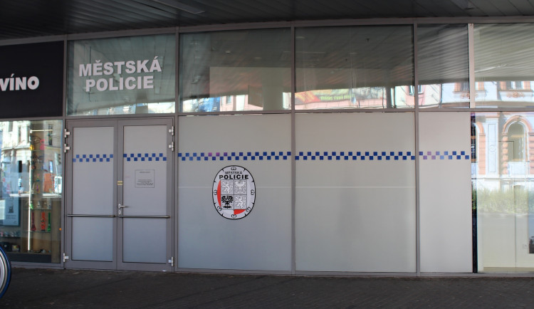 Strážníci převzali novou služebnu na nádraží. Ke kontaktu s veřejností sloužit nebude