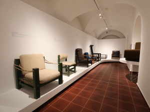 Tvary, barvy pohodlí. Taková je výstava Jitona v Alšově jihočeské galerii