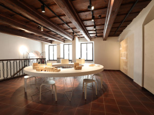 Tvary, barvy pohodlí. Taková je výstava Jitona v Alšově jihočeské galerii