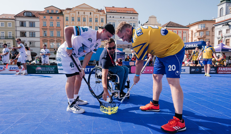 dan.kubat14@gmail.com  +420774407608