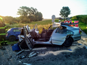 Na Českokrumlovsku se srazila dvě osobní auta. Tři lidé zemřeli