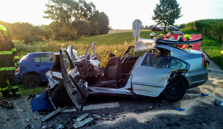 Na Českokrumlovsku se srazila dvě osobní auta. Tři lidé zemřeli