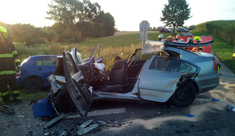 Tragickou nehodu u Dolního Třebonína nepřežili řidiči a spolujezdec. Mladá žena utrpěla vážná zranění