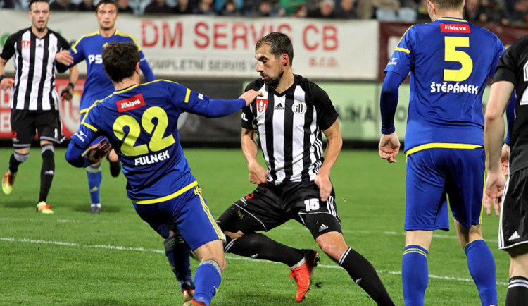 David Ledecký (uprostřed) hrál v minulosti za SK Dynamo České Budějovice.