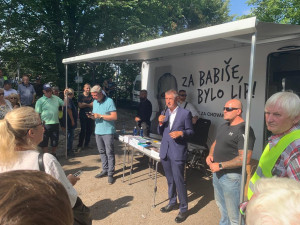 Andrej Babiš promluvil k lidem nedaleko areálu výstaviště v Českých Budějovicích.