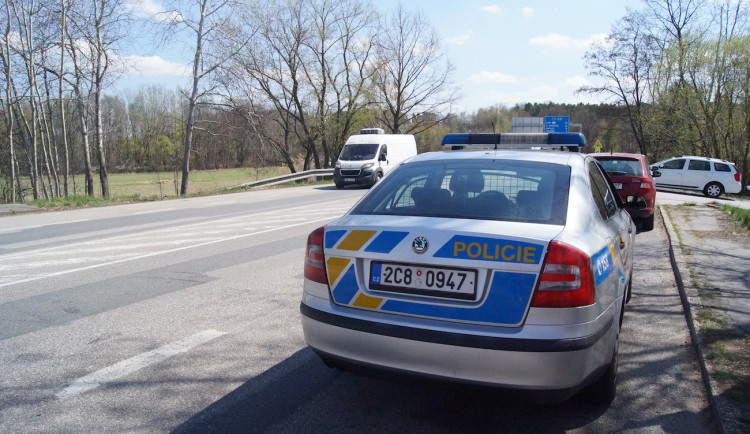 Policisté na konci prázdnin více dohlíží na dopravu. Za víkend řešili přes 400 přestupků