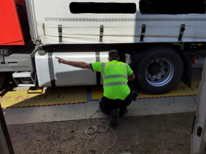 Z nákladních aut kontrolovaných jihočeskými celníky byly dvě třetiny přetížené