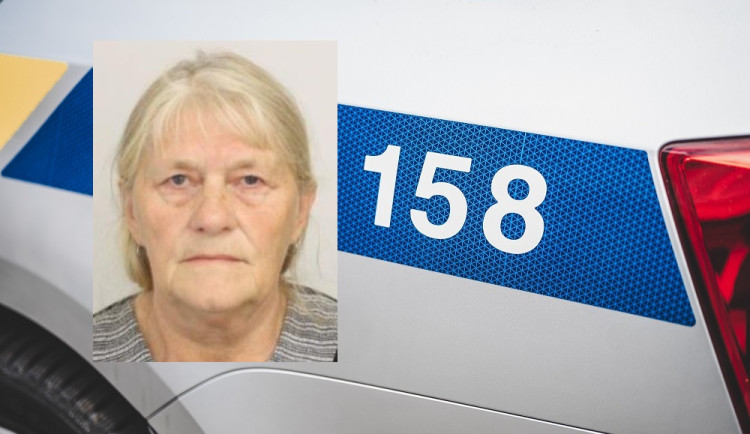 Policie pátrá po seniorce. Odešla na dvůr a nevrátila se