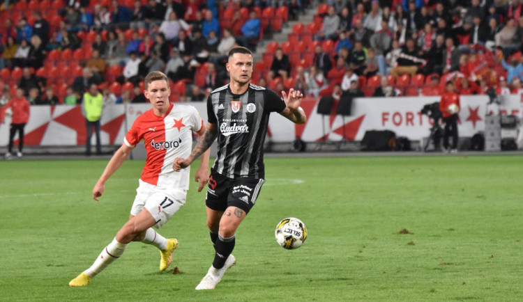 Dynamo poprvé prohrálo venku, Slavia nastřílela šest branek