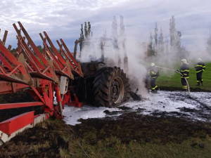 U Třeboně hořel traktor. Škoda je za čtyři miliony korun