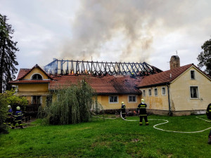 Na Táborsku shořela střecha sokolovny. Škoda je deset milionů