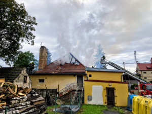Na Táborsku shořela střecha sokolovny. Škoda je deset milionů