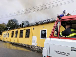 Na Táborsku shořela střecha sokolovny. Škoda je deset milionů