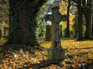 Město musí každoročně vypravit desítky sociálních pohřbů