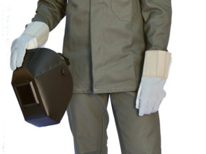 Oblek se sníženou hořlavostí pro svářeče a slévače