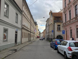 V centru Českých Budějovic hrozí havárie plynovodu, firma ho musí opravit