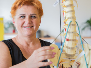 Bolí vás záda? Příčiny můžou být různé, ale nabízí se překvapivě jednoduché řešení