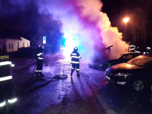 Zaparkovaný obytný vůz zachvátil požár. Explodovala v něm propanbutanová lahev