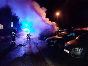 Zaparkovaný obytný vůz zachvátil požár. Explodovala v něm propanbutanová lahev