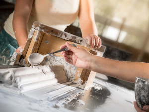 Střední uměleckoprůmyslová škola Bechyně nabízí tradiční řemeslo a kreativitu