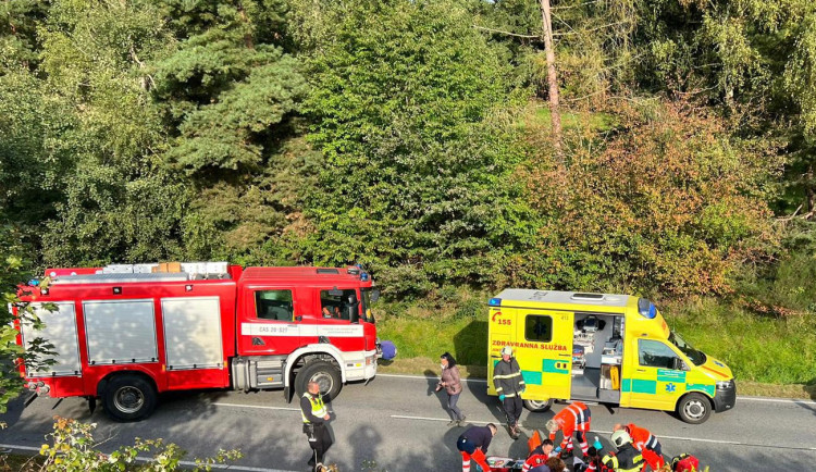 Na Prachaticku došlo k vážné nehodě osobního auta. Zraněnému pomohli svědci