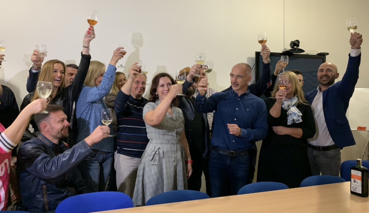 ODS slaví vítězství ve volbách.