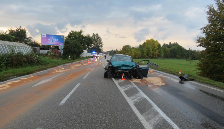 Při nehodě v Plané se zranilo šest lidí, tři byli nezletilí. Řidič nadýchal tři promile