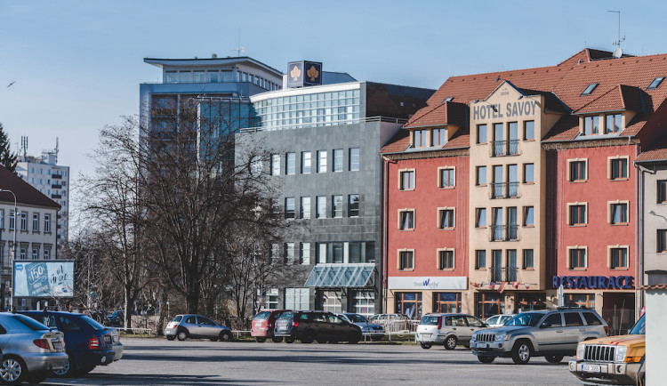 Porucha uzavře frekventované parkoviště v centru města