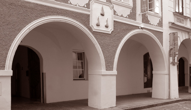 DRBNA HISTORIČKA: Domovní čísla zavedla Marie Terezie od roku 1770