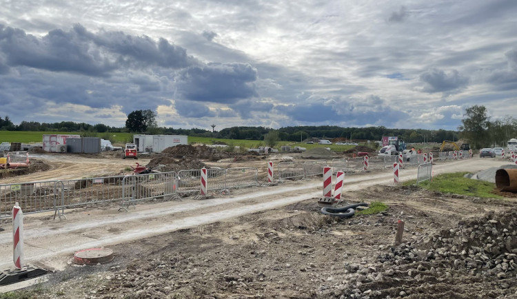 Stávající staveniště na křižovatce ulic Branišovská a Milady Horákové.