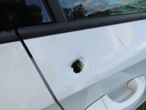 Na Českokrumlovsku se srazilo auto s jelenem. Řidiče museli převézt do nemocnice, zvíře uteklo