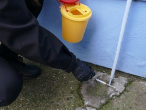 Budějčtí strážníci posbírali od začátku roku už přes devět stovek injekčních stříkaček
